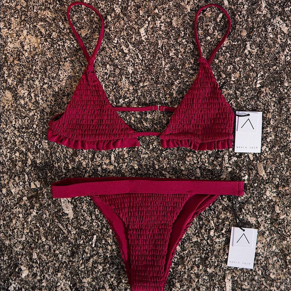 🍁Adorable Bikini Set in Stunning Burgundy🍁 - Picture 1 of 9